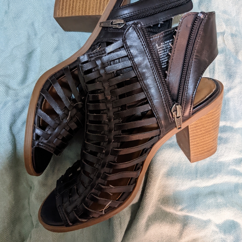 Mossimo Supply Co. Women Shoes Black Sandals
